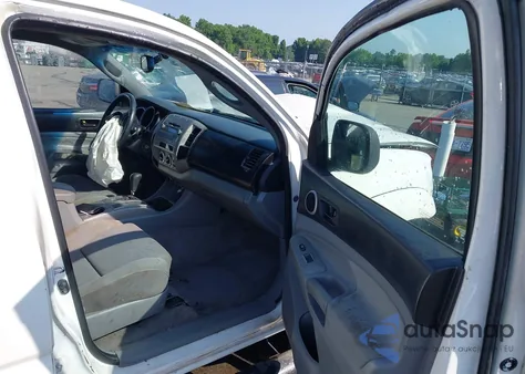 2010 Toyota Tacoma Prerunner V6 z USA, uszkodzony, nr VIN 5TEJU4GN9AZ684419